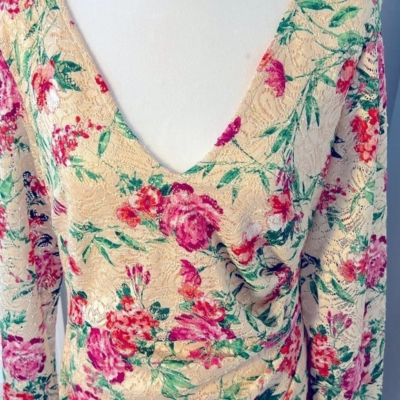 Guess SZ 14 Printed lace Sheath silhouette 
V-neckline, long sheer lace sleeves - Picture 6 of 15